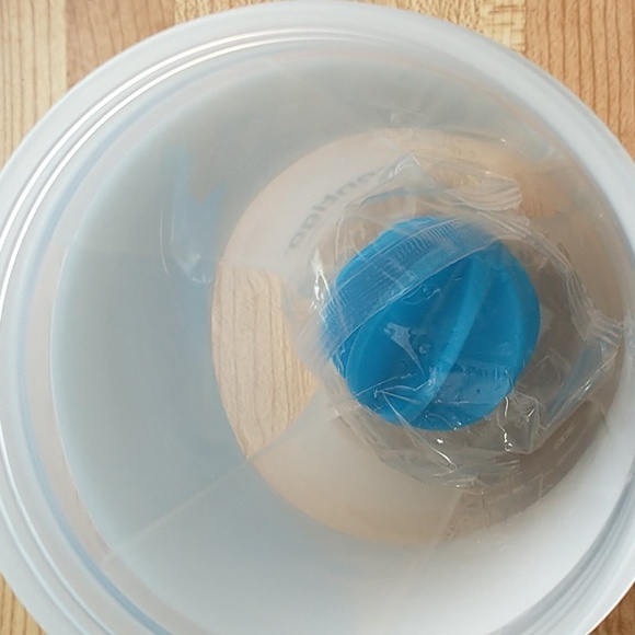 Contigo leakproof shaker bottle - Picture 3 of 4